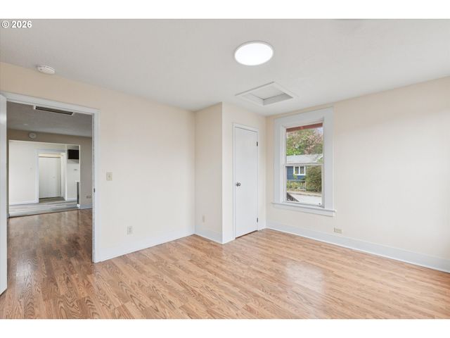 8305 Se SCHILLER St, Portland, OR 97266