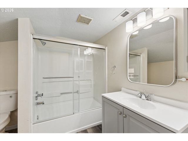 8305 Se SCHILLER St, Portland, OR 97266