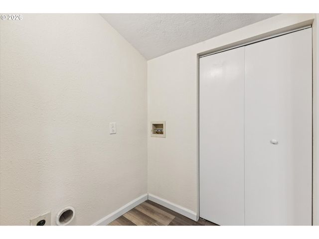 8305 Se SCHILLER St, Portland, OR 97266