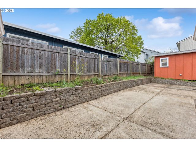 8305 Se SCHILLER St, Portland, OR 97266