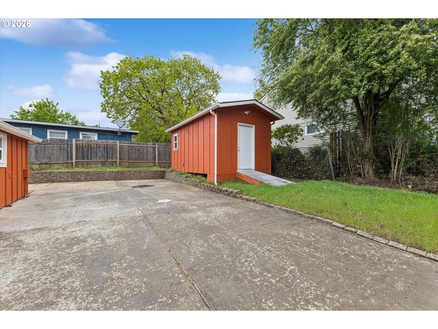 8305 Se SCHILLER St, Portland, OR 97266