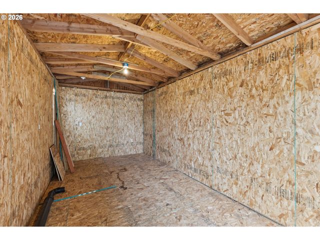 8305 Se SCHILLER St, Portland, OR 97266