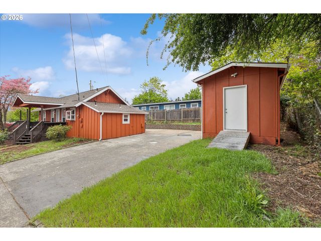 8305 Se SCHILLER St, Portland, OR 97266