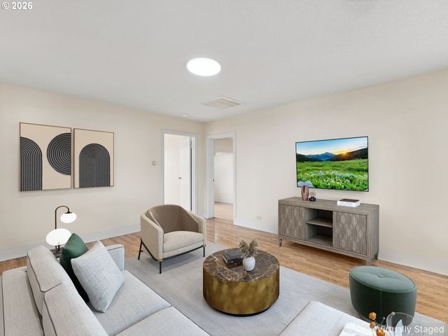 8305 Se SCHILLER St, Portland, OR 97266