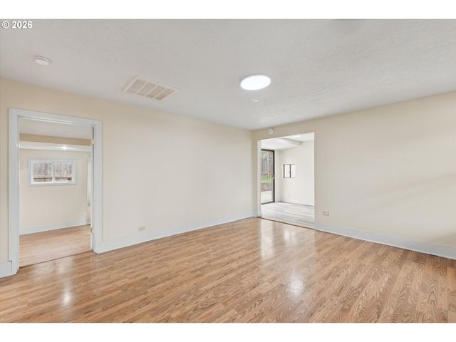 8305 Se SCHILLER St, Portland, OR 97266