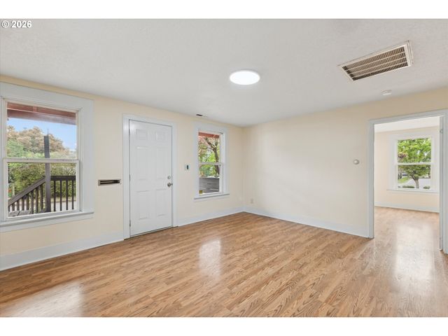 8305 Se SCHILLER St, Portland, OR 97266