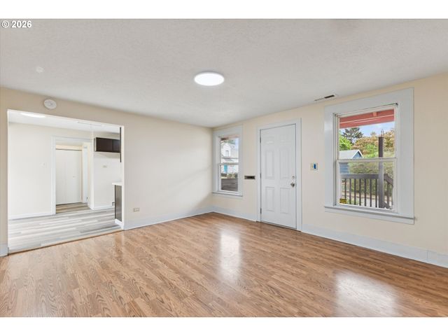 8305 Se SCHILLER St, Portland, OR 97266