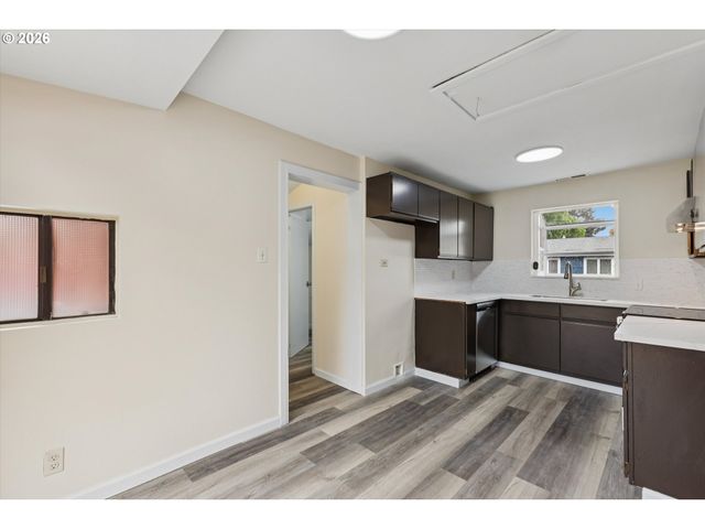 8305 Se SCHILLER St, Portland, OR 97266