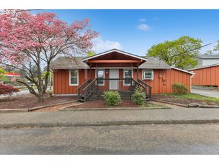 8305 Se SCHILLER St, Portland, OR 97266