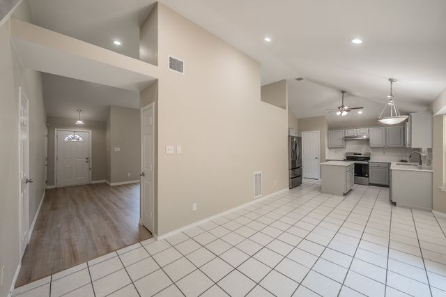 829 Brentwood Drive, Grand Prairie, TX 75052