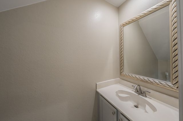 829 Brentwood Drive, Grand Prairie, TX 75052