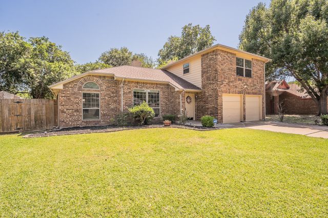 829 Brentwood Drive, Grand Prairie, TX 75052