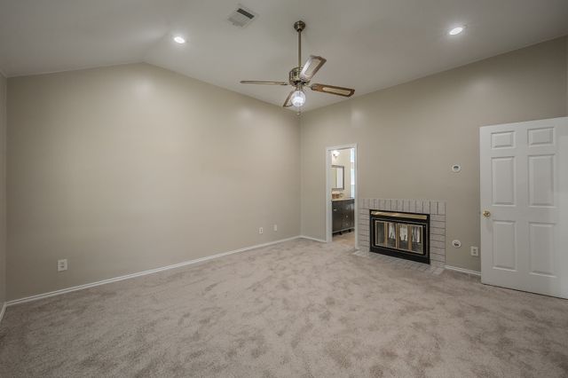 829 Brentwood Drive, Grand Prairie, TX 75052