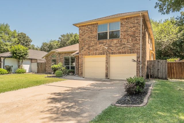 829 Brentwood Drive, Grand Prairie, TX 75052