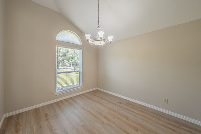 829 Brentwood Drive, Grand Prairie, TX 75052