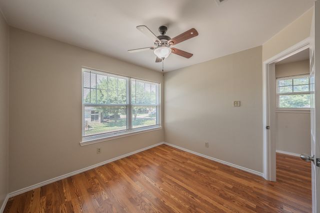 829 Brentwood Drive, Grand Prairie, TX 75052