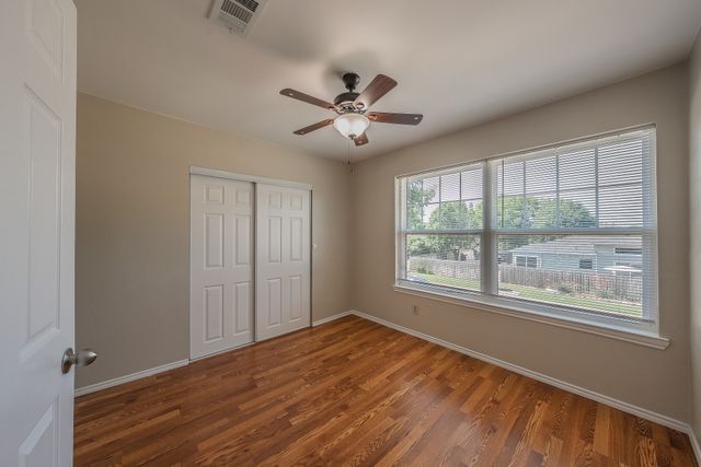829 Brentwood Drive, Grand Prairie, TX 75052