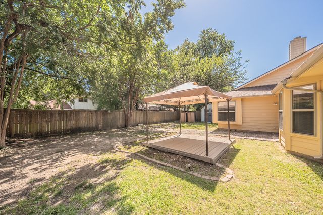 829 Brentwood Drive, Grand Prairie, TX 75052