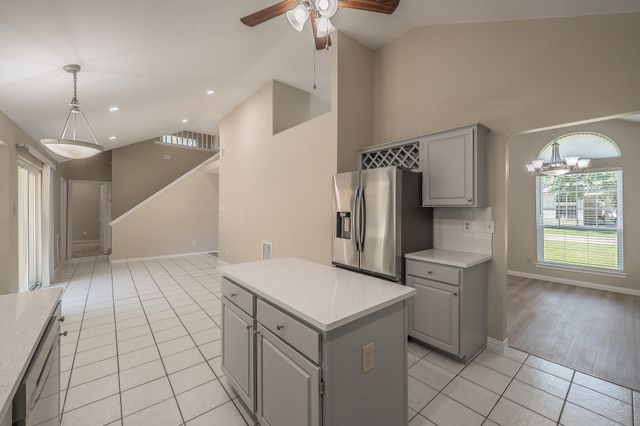 829 Brentwood Drive, Grand Prairie, TX 75052