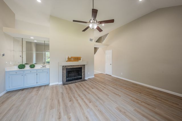 829 Brentwood Drive, Grand Prairie, TX 75052