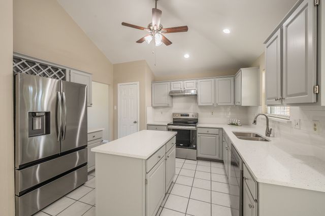 829 Brentwood Drive, Grand Prairie, TX 75052