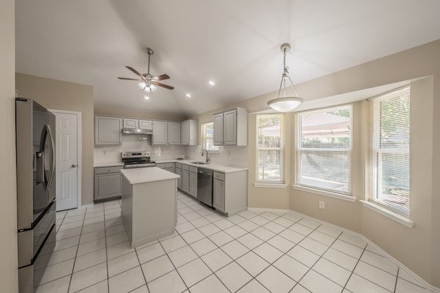 829 Brentwood Drive, Grand Prairie, TX 75052