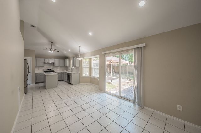 829 Brentwood Drive, Grand Prairie, TX 75052