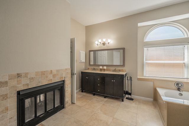 829 Brentwood Drive, Grand Prairie, TX 75052