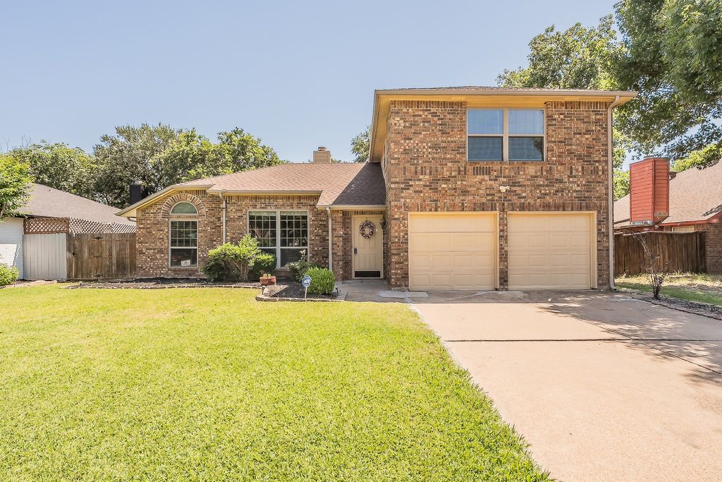 829 Brentwood Drive, Grand Prairie, TX 75052