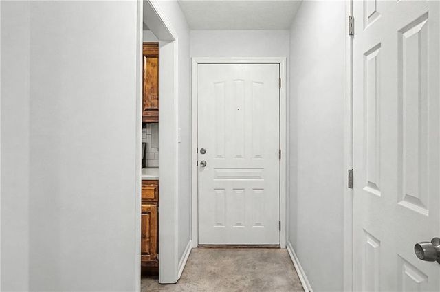 12027 W 58th Place B, Shawnee, KS 66216