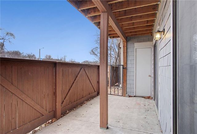 12027 W 58th Place B, Shawnee, KS 66216