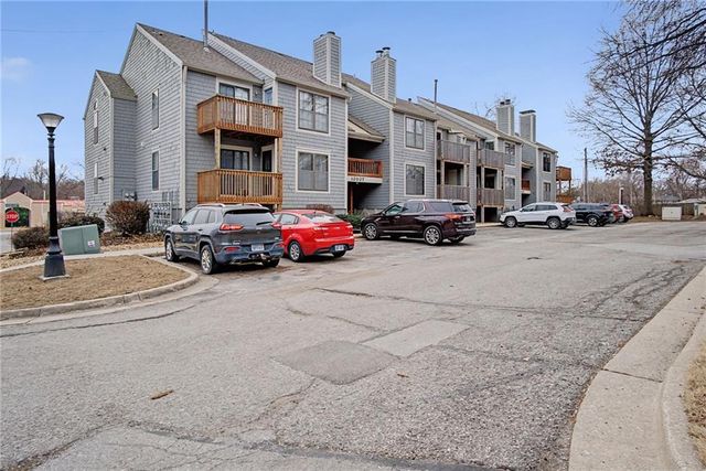 12027 W 58th Place B, Shawnee, KS 66216