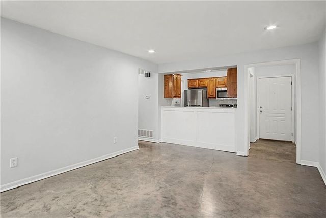 12027 W 58th Place B, Shawnee, KS 66216