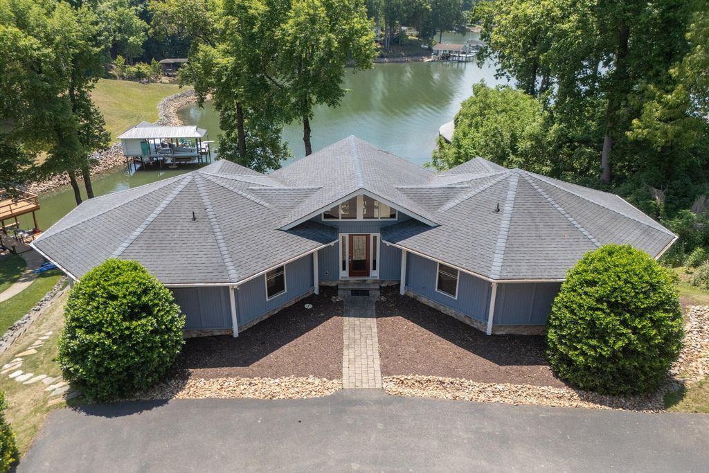 207 Winding WAY, Union Hall, VA 24176