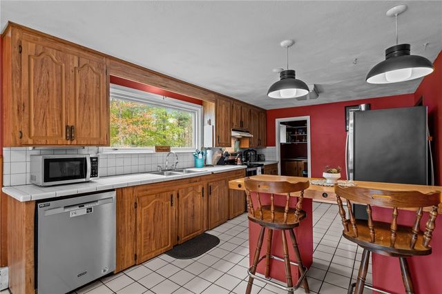 980 Plainfield Pike, Coventry, RI 02827