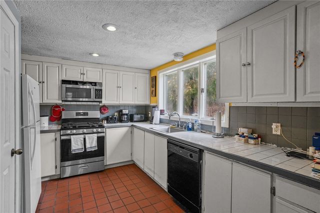 980 Plainfield Pike, Coventry, RI 02827