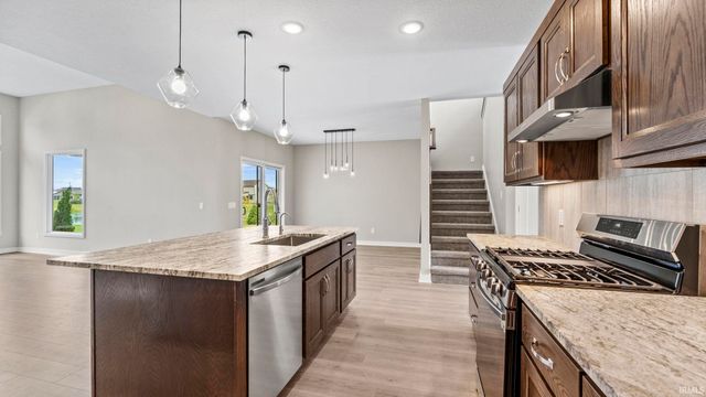 1313 Hager Way, Fort Wayne, IN 46818