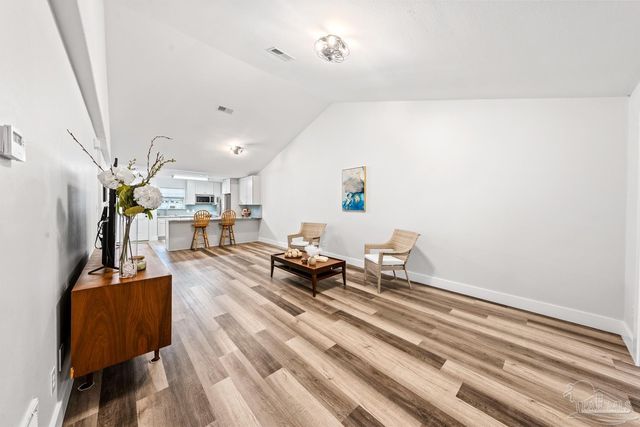 6885 Kapok Dr, Milton, FL 32583