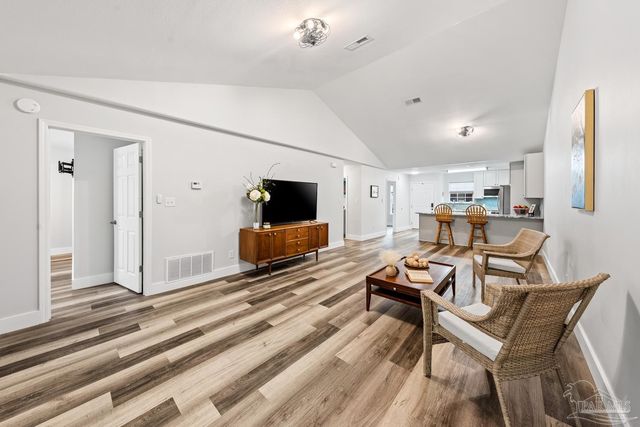 6885 Kapok Dr, Milton, FL 32583