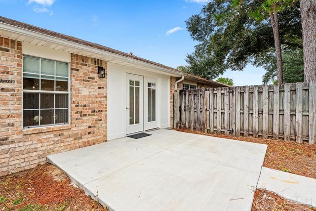 6885 Kapok Dr, Milton, FL 32583