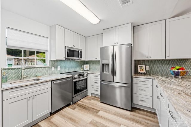 6885 Kapok Dr, Milton, FL 32583