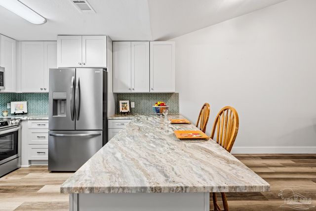 6885 Kapok Dr, Milton, FL 32583