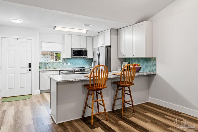 6885 Kapok Dr, Milton, FL 32583