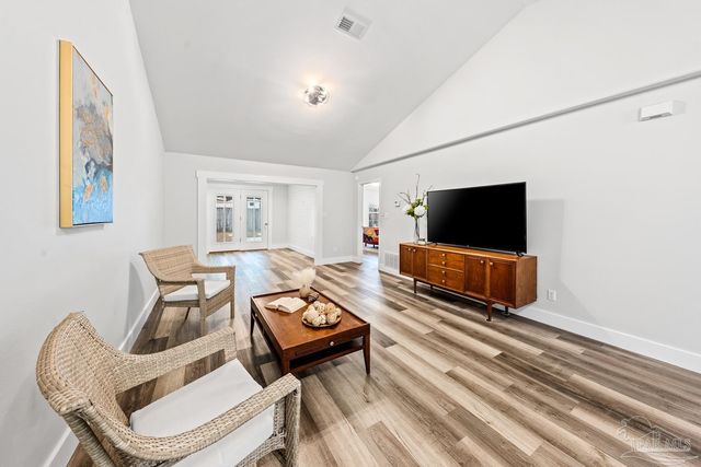 6885 Kapok Dr, Milton, FL 32583