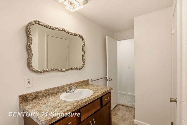 4925 Century Drive, Saginaw Twp, MI 48638