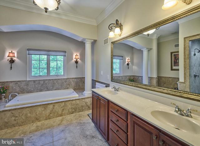 8 CORSALO RD, Lambertville, NJ 08530