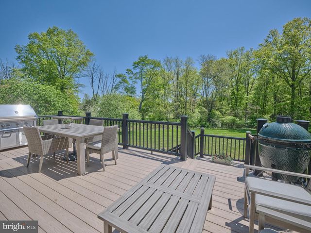 8 CORSALO RD, Lambertville, NJ 08530