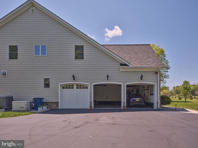 8 CORSALO RD, Lambertville, NJ 08530