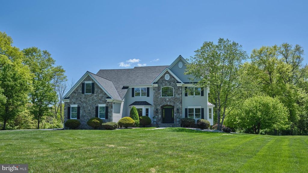 8 CORSALO RD, Lambertville, NJ 08530