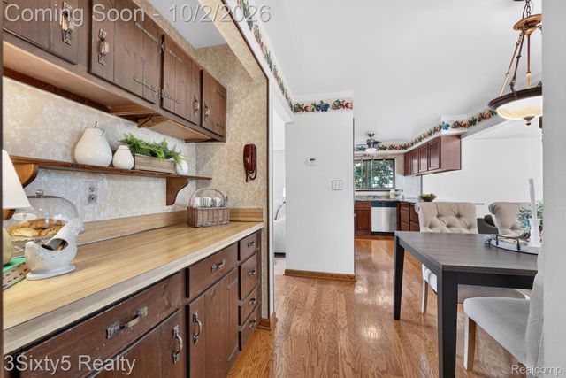 27423 Oakcrest Drive, Brownstown Charter Township, MI 48183